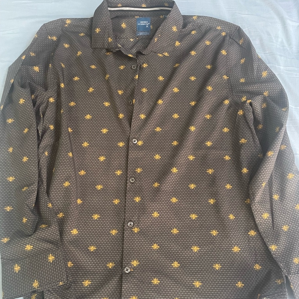 Brand new, never worn bee dress shirt. XL